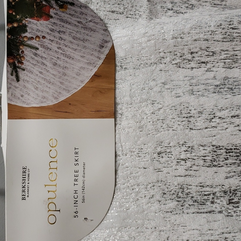 Berkshire Blanket "Opulence" 56" Silver Metallic and White Tree Skirt